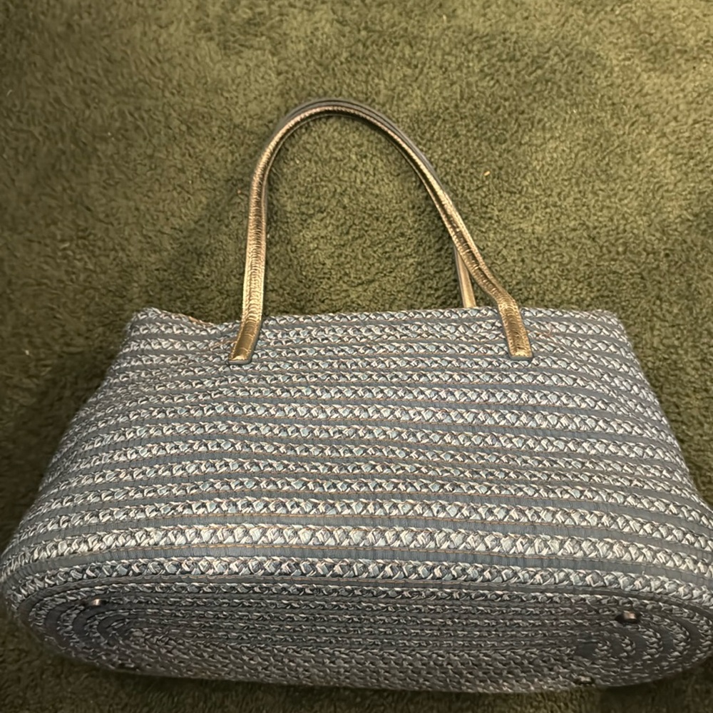 Barely used great condition shoulder bag.